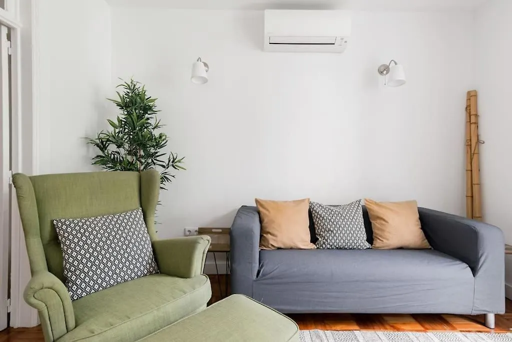 Garden Oasis Apartment With Patio 리스본 0*,  포르투갈