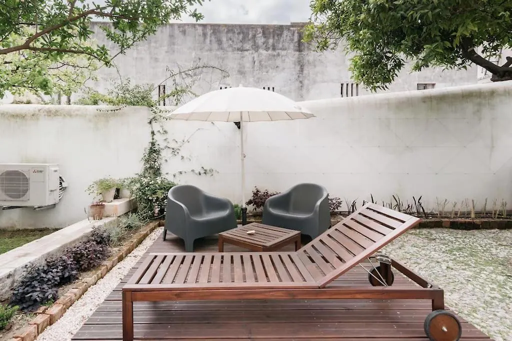Garden Oasis Apartment With Patio 리스본